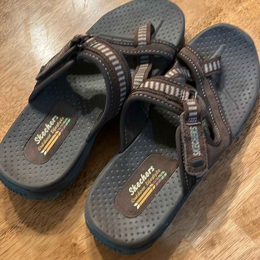 Skechers sandals size 8 brown